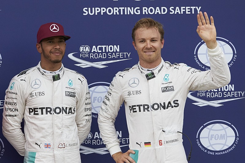 Hamilton resserre l'écart à 9 points au championnat du monde!