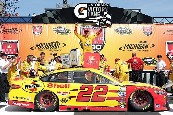 Joey Logano domina nel Michigan e vince la prima gara del 2016