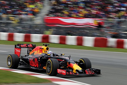 "Red Bull tem que esclarecer algumas coisas", diz Ricciardo