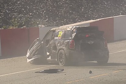 Nagy baleset WRX versenyén: a tetőn csúszott, majd jött az újabb borulás