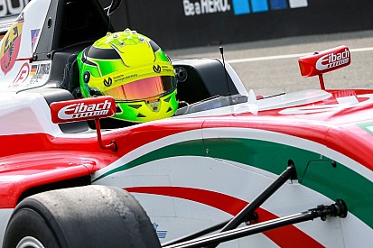 Mick Schumacher második lett a vasárnapi futamon: a biztonsági autós fázis elvette tőle a győzelmet