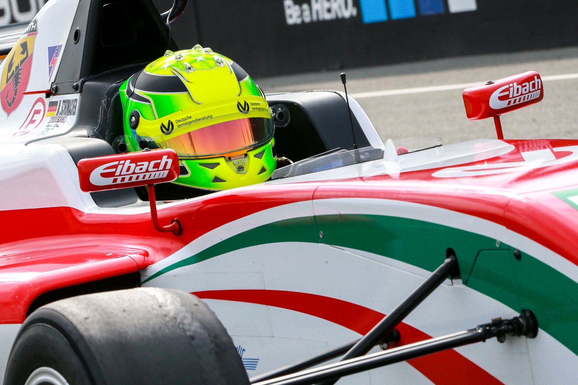 Mick Schumacher második lett a vasárnapi futamon: a biztonsági autós fázis elvette tőle a győzelmet