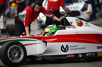 Mick Schumacher a második versenyét is megnyerte az olasz F4-ben: parádésan ment a vizes pályán