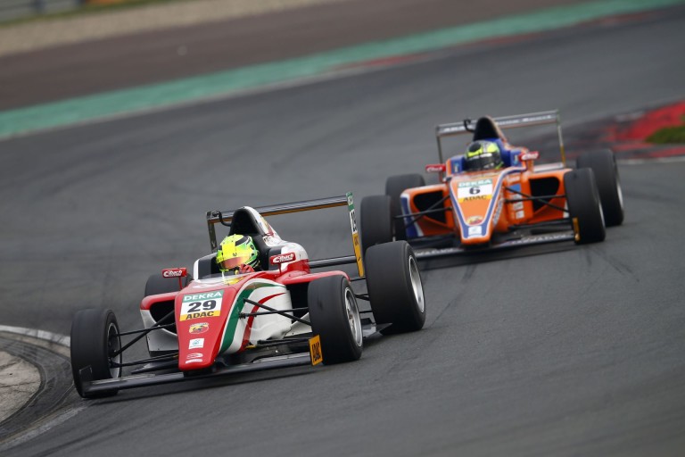 Elképesztően nagyot ment Mick Schumacher vasárnap: a 18. helyről jött fel az ötödikre Misanóban (Frissítve)