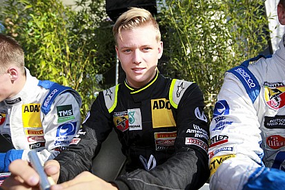 Mick Schumacher idén 45 versenyen áll rajthoz: félig már a "Ferrarinak" dolgozik