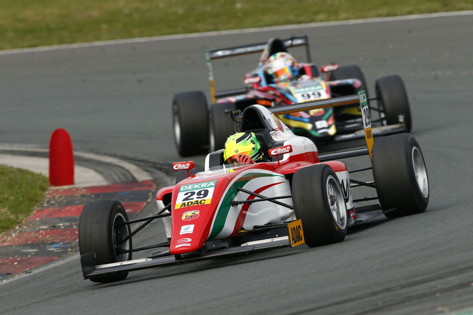 Schumacher fia egy negyedik hellyel nyitott Oscherslebenben
