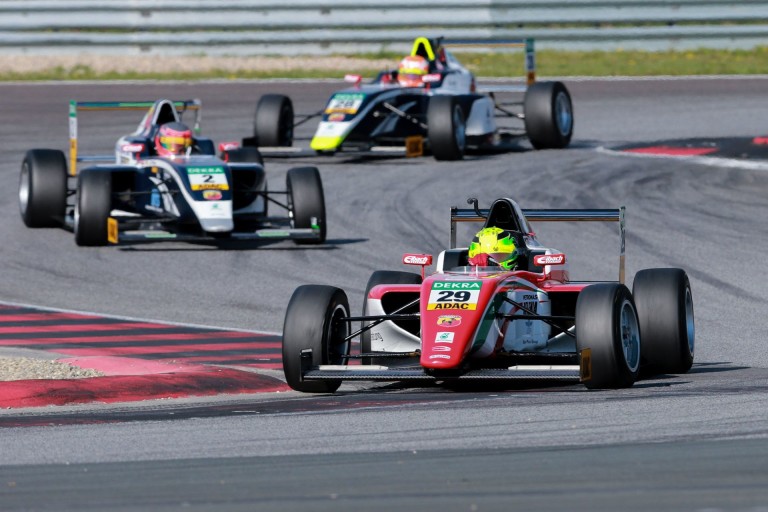Mick Schumacher egy második hellyel nyitott az időmérőn a Sachsenringen