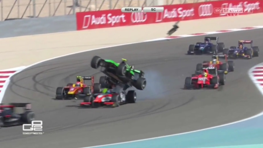 Látványos röpte a GP2-ben: megmászta az előtte haladót, majd felszállt