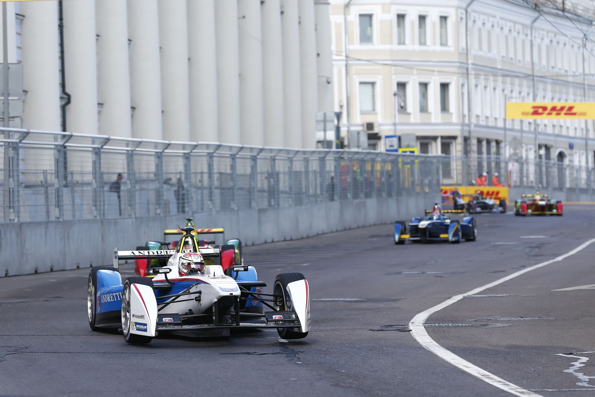 Az IndyCar versenyzői a Golden Gate-hídon rótták le tiszteletüket Justin Wilson előtt