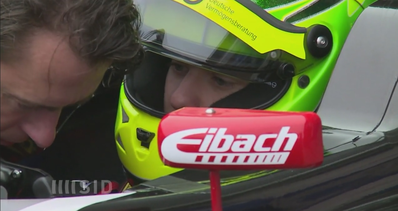 Hivatalos videón Michael Schumacher fia, ahogy pályára gurul a Formula 4-ben