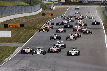 Történelmi pillanat: Schumacher fia megszerezte élete első győzelmét a Formula 4-ben