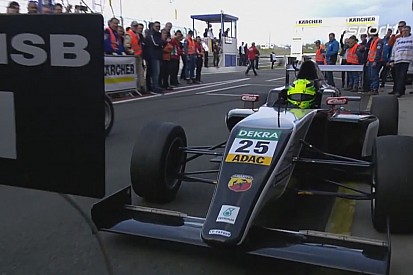 Mick Schumacher: Videón a hétszeres világbajnok legenda fiának első nagy győzelme!