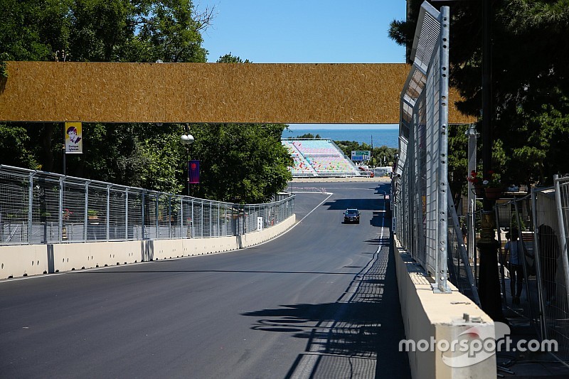 Baku City Circuit leading to turn 15