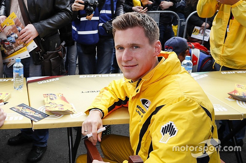 Sessione autografi: Hugo Valente, LADA Sport Rosneft, Lada Vesta e Nicky Catsburg, LADA Sport Rosnef