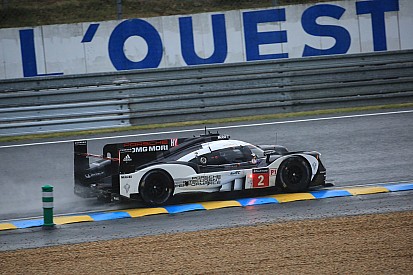 Porsche nog steeds bovenaan na natte tweede kwalificatie in Le Mans