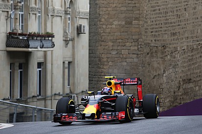 Verstappen positief ondanks problemen: "Baan was nog wel glibberig"
