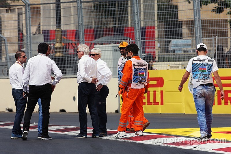 Les officiels de la F1 tentent de réparer les vibreurs du circuit de Bakou