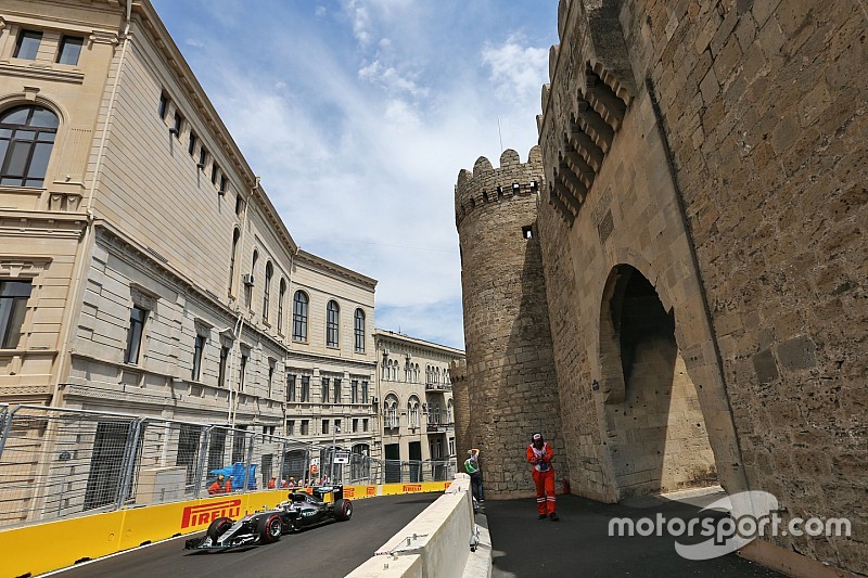 Hamilton over Baku: "Hier heb je ballen voor nodig"