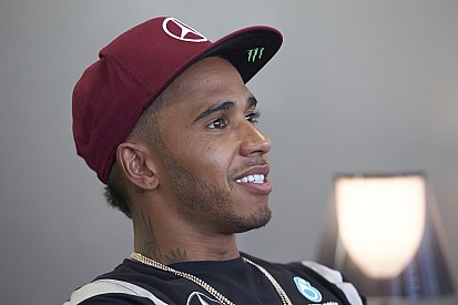 Hamilton aprova pista de Baku: "é preciso ter colhões aqui"