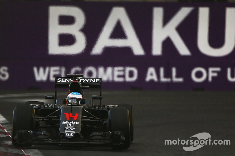 Alonso - La McLaren perd huit dixièmes dans la seule ligne droite