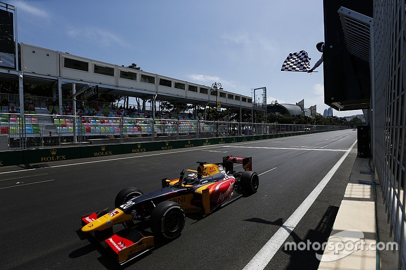 Giovinazzi vence largando da última posição em Baku