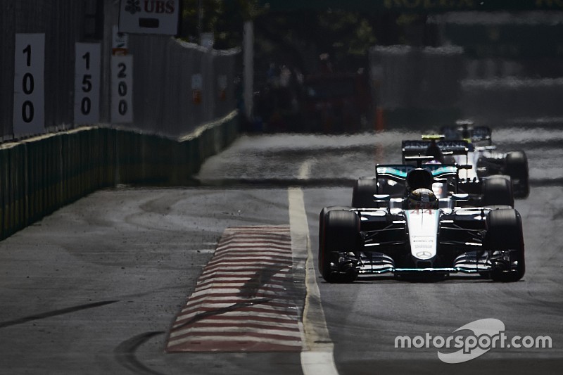 Lewis Hamilton baalt van radioverbod: "Geen flauw idee wat het probleem was"