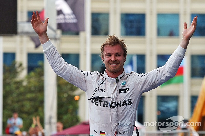 Stand: Rosberg doet goede zaken, Verstappen ziet Bottas naderen