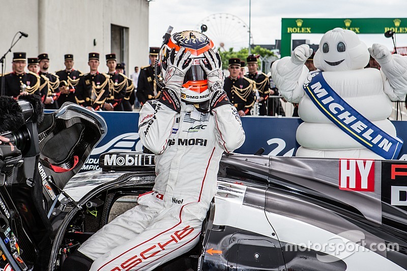 Les vainqueurs : #2 Porsche Team Porsche 919 Hybrid: Neel Jani n'arrive pas à y croire