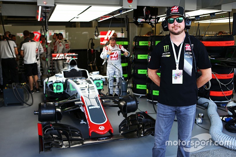 Kurt Busch, pilote NASCAR, avec Haas F1 Team