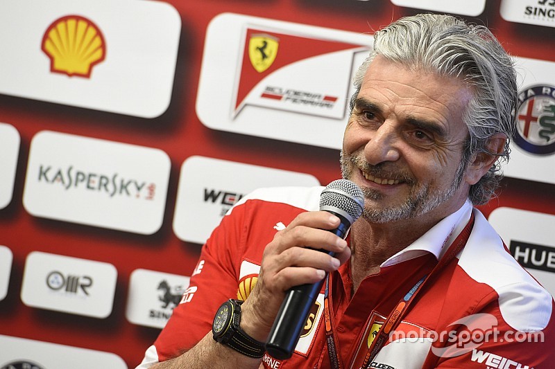 Arrivabene: “Upgrades en strijd bij Mercedes kunnen Ferrari nog aan titel helpen”