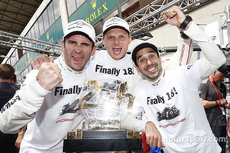 Les vainqueurs #2 Porsche Team Porsche 919 Hybrid: Romain Dumas, Neel Jani, Marc Lieb