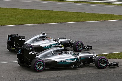 Exkluzív onboard videók a Kanadai Nagydíjról: Hamilton és Verstappen oktatta Rosberget