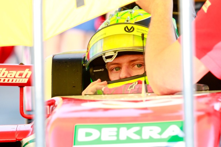 Mick Schumacher újabb parádés teljesítménye az F4-ben: rajtelsőség Oscherslebenben