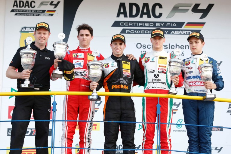 Amatőr hibát vétett Mick Schumacher, és elbukta a biztos dobogót