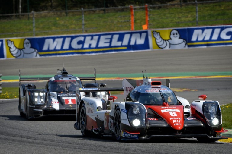 Elképesztő dráma a Le Mans-i 24 óráson! Öt perccel a leintés előtt robbant a bomba!