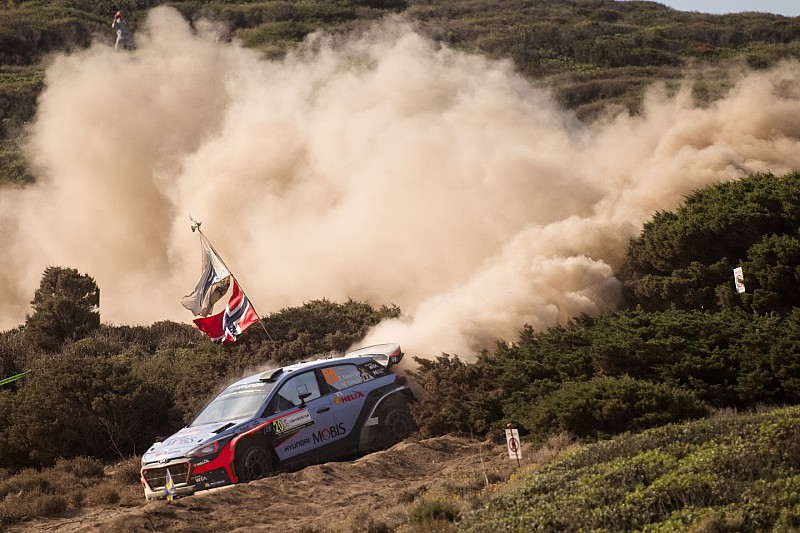 Thierri Neuville toma la delantera en Polonia