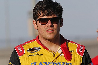 Brigões da NASCAR são punidos; veja outras lutas inusitadas