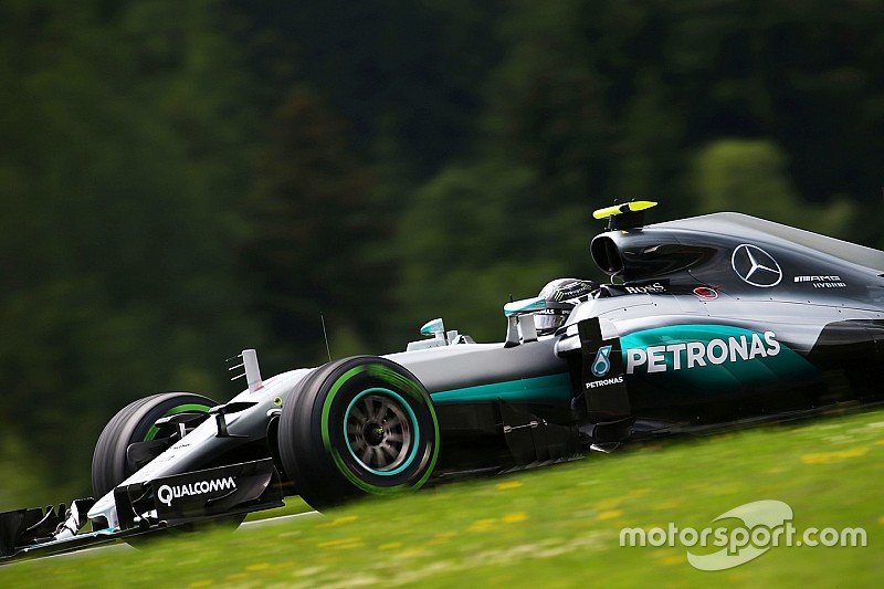 Rosberg, nuevamente al frente en la segunda sesión
