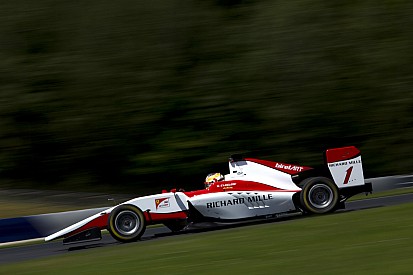 Леклер стал быстрейшим в тренировке GP3