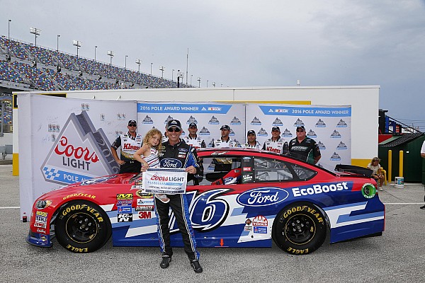 Greg Biffle tomó una sorpresiva pole position en Daytona