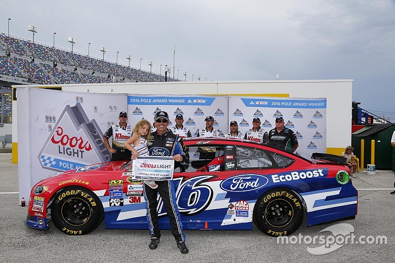 Greg Biffle tomó una sorpresiva pole position en Daytona