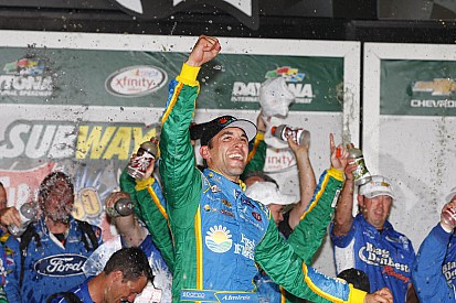 Na prorrogação, Almirola leva a melhor em Daytona