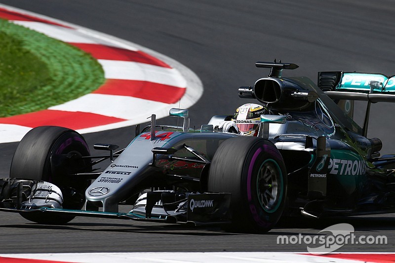 Hamilton craint la stratégie pneumatique des Ferrari