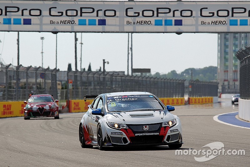 TCR in Sochi: Stefano Comini und Mikhail Grachev gewinnen in Russland