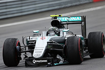 Accrochage "stupide" pour Wolff, provoqué par Rosberg selon Lauda