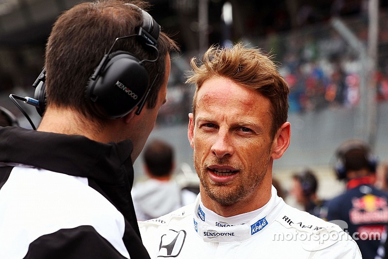 Tranquilo, Button não pensa em despedida em casa