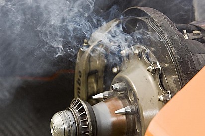 IndyCar set to change brake supplier in 2017