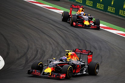 Ricciardo intrigué par son manque de rythme face à Verstappen