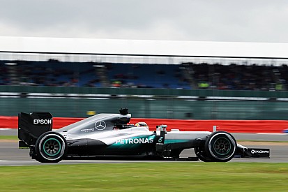 EL1 - Mercedes débute son week-end dans un autre monde