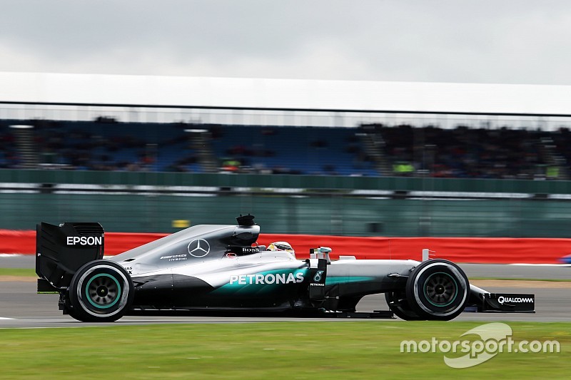 EL1 - Mercedes débute son week-end dans un autre monde